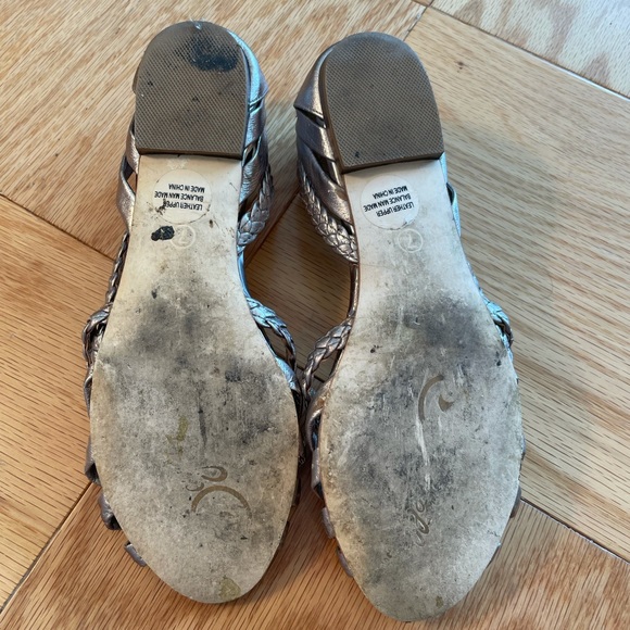 Seychelles Strappy Flats, Pewter, Size 7M - Picture 5 of 6